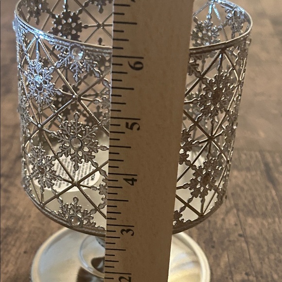 Bath & Body Works Silver Snowflake Candle Holder - Picture 8 of 9